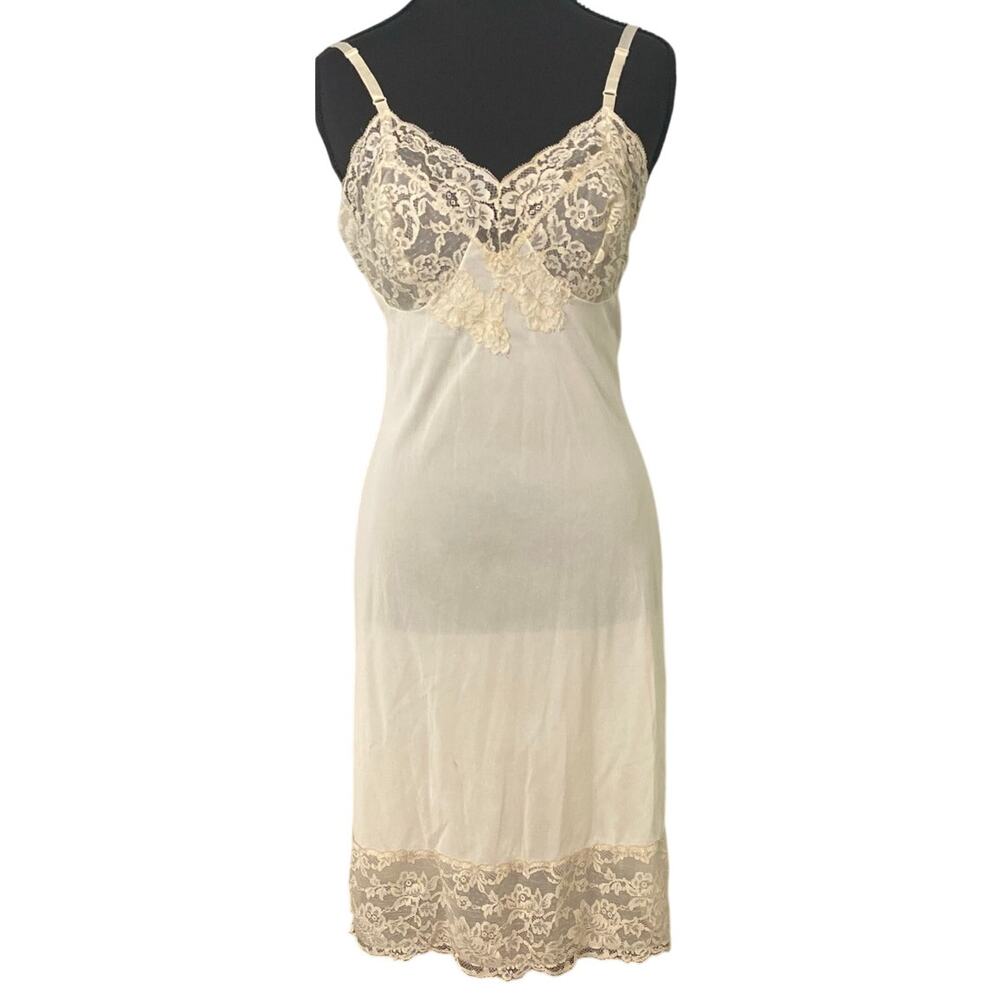 Vintage Hollywood Vassarette Ivory Lace Antron Nylon Full Slip 32A Pinup 60s